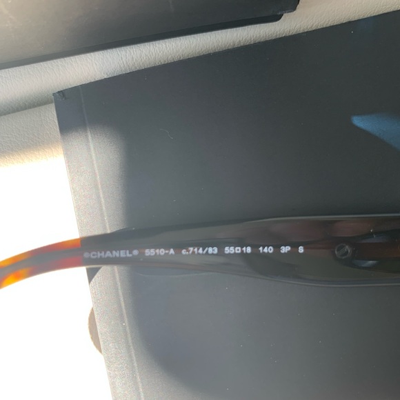 Like new, pristine polarized Chanel tortoise shell sunglasses - Picture 4 of 6